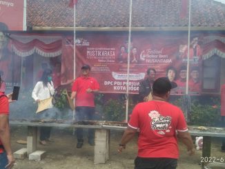 Suasana bakar ikan di sekretariat DPC PDI Perjuangan Kota Bogor