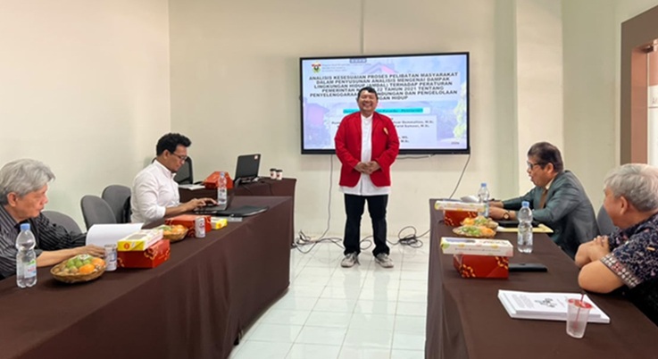 Christian Pasaribu merespon para dosen pembimbing dan penguji dari Universitas Hasanuddin.(Ist)